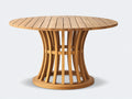 Gartentisch aus Holz 130 x 130 x 76 cm - Naturbraun - Runde Lamellentischplatte mit geschwungenem Säulengestell